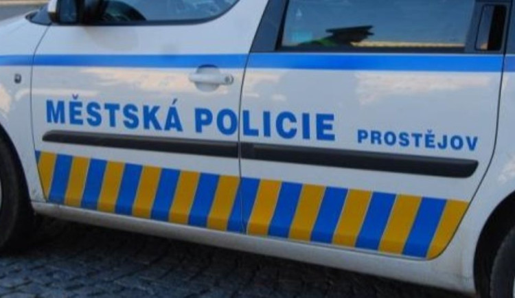 Moped se ve večerních hodinách sám nastartoval? Strážníci v Prostějově řešili záhadu