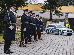 Mladý policista tragicky zemřel na dálnici D5 při vyšetřování nehody. Nyní padlo obvinění