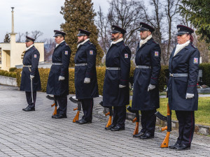 Mladý policista tragicky zemřel na dálnici D5 při vyšetřování nehody. Nyní padlo obvinění
