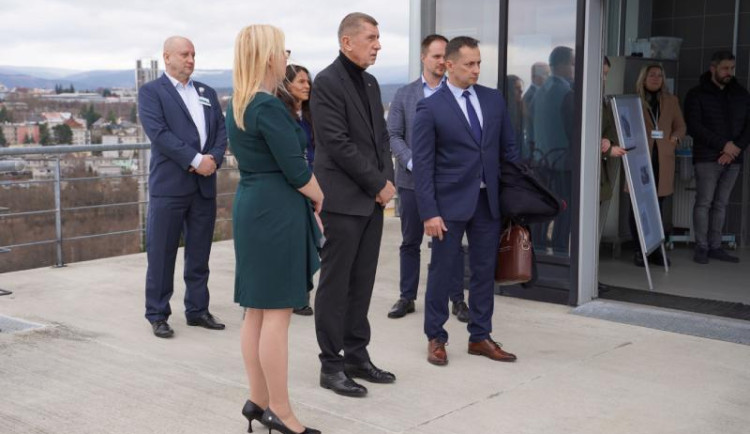 Premiér Babiš navštívil Karlovarský kraj, zaměřil se na zdravotnictví i záchranný systém