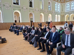 Cestovní ruch, rozvoj infrastruktury. Česko-bavorské memorandum podepsali v jízdárně