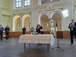 Cestovní ruch, rozvoj infrastruktury. Česko-bavorské memorandum podepsali v jízdárně