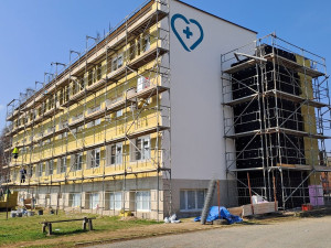Investice ve stodské nemocnici. Modernizace se dočká bytový dům pro zaměstnance