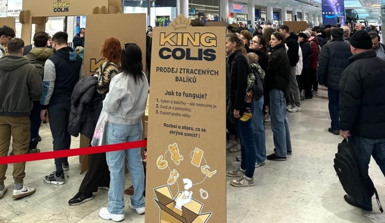 Na nedoručené zásilky lidí neváhají stát v dlouhých frontách