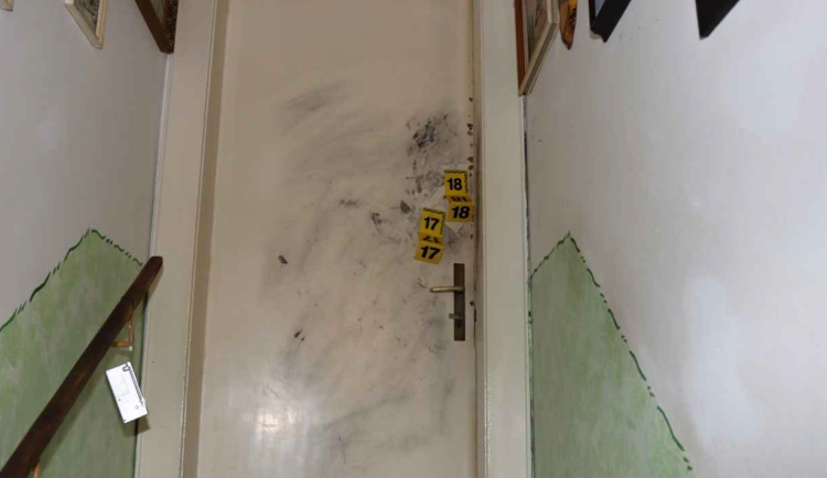 Drzí zloději vybílili dům na Opavsku. Při loupeži zranili stoletého dědouška