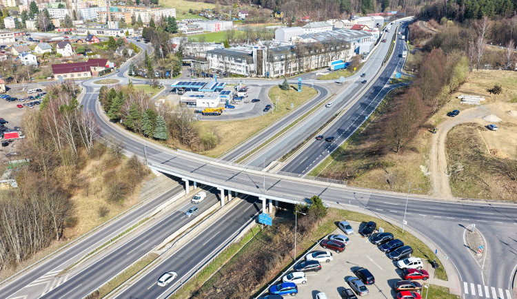 Rekonstrukce mostu přes rychlostku v Hodkovicích začne po Velikonocích. Čekejte komplikace