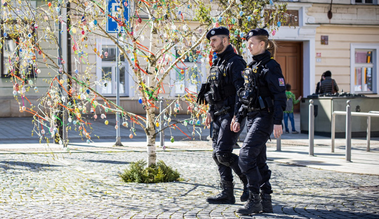 Policisté v ulicích i na silnicích. Zvýšený dohled mají i v Kraji Vysočina