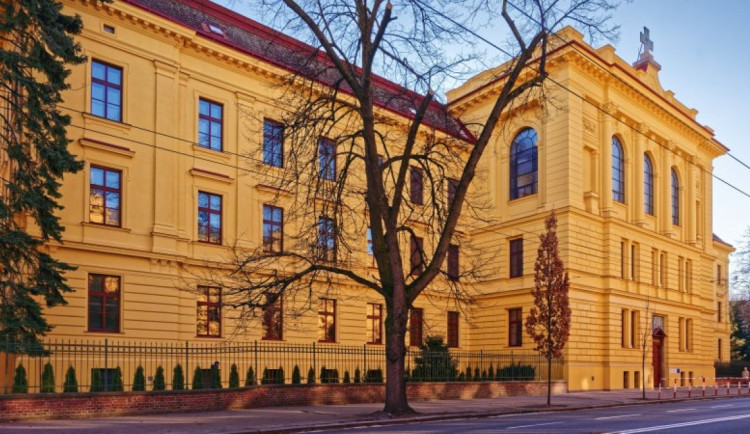 Hradecký kraj schválil investici 340 milionů do rozšíření LDN. Populace stárne