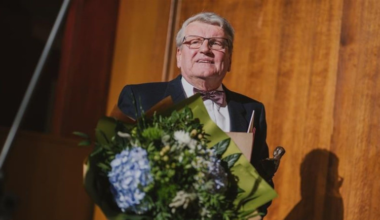 Zemřel historik, fotograf a pedagog Jiří Zikmund. Loni dostal ocenění od města Hradec Králové