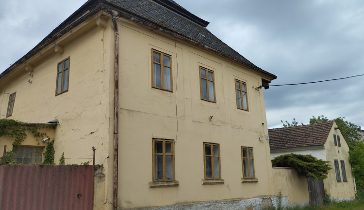 Starý Plzenec – dům čp. 84 a výminek čp. 44 (tzv. prelátství)