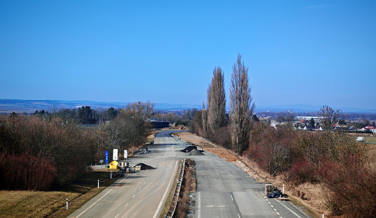 V Břuchotíně pozor. Frekventovanou trasu na Litovel dnes přetne uzavírka