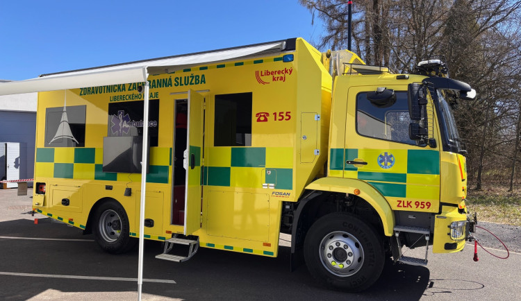 Obr pro mimořádné události. Záchranka má nový nadupaný velkokapacitní vůz