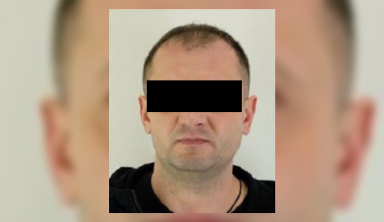 Muž si odešel hledat práci, domů vrátil po čtyřech dnech