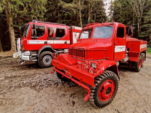 Hasiči svépomocí upravili starou armádní vejtřasku, kolikrát předčí i mladší modely