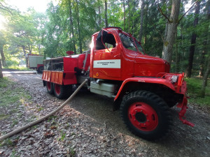 Hasiči svépomocí upravili starou armádní vejtřasku, kolikrát předčí i mladší modely