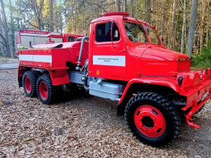 Hasiči svépomocí upravili starou armádní vejtřasku, kolikrát předčí i mladší modely