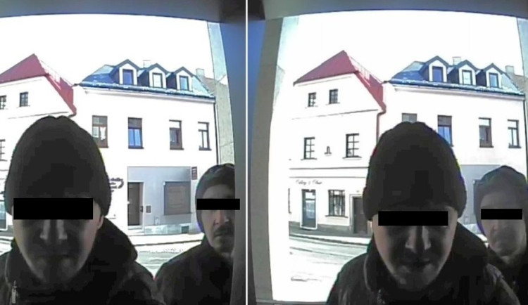 Policie už zná totožnost obou hledaných mužů