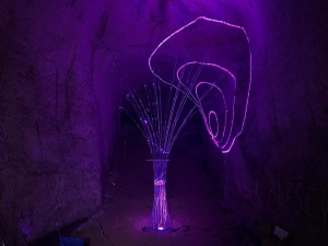 Vesmír hluboko pod zemí. Unikátní kaolinový důl v Nevřeni rozzáří festival světla