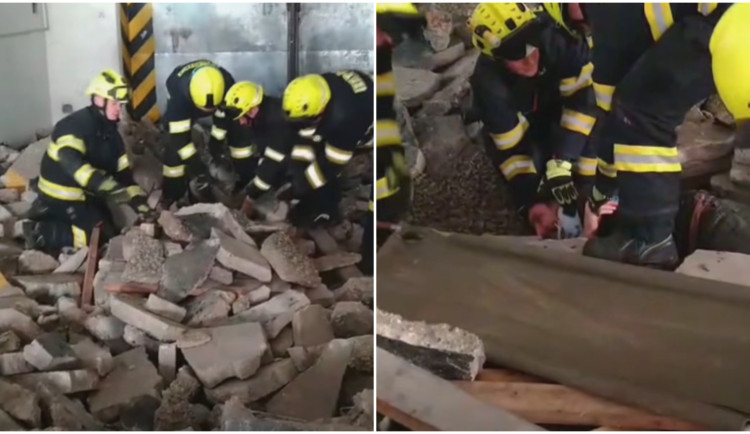 Hasiči využili svou rozkopanou zbrojnici ke cvičení, pes tam hledal osobu v sutinách