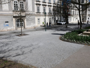 Po nejrušnější pěší zóně v historickém centru se dá konečně znovu chodit