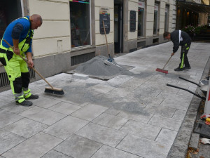Po nejrušnější pěší zóně v historickém centru se dá konečně znovu chodit