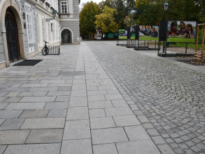 Po nejrušnější pěší zóně v historickém centru se dá konečně znovu chodit