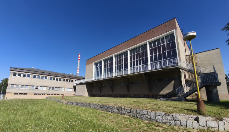 Krnovský bazén má šanci na znovuotevření, konstrukce dočasně podepřou