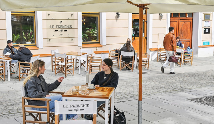 Nová pravidla pro předzahrádky v Plzni. Detaily město řešilo přímo s provozovateli