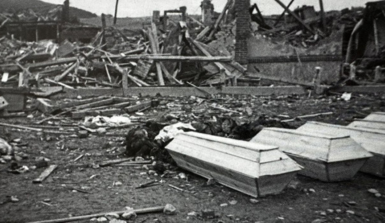 Při obřím náletu spojeneckých bombardérů na Plzeň zahynulo v dubnu 1945 minimálně 850 osob