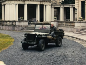 Americký velvyslanec opět baví Čechy. V novém videu startuje legendární jeep