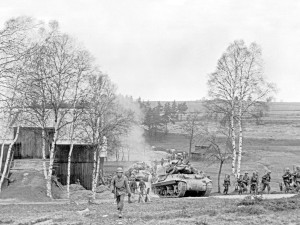 První američtí vojáci vstupují na území Československa 18. dubna 1945
