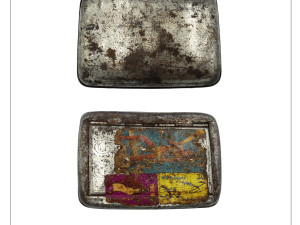 Krabička na tabák patřící jedné z obětí