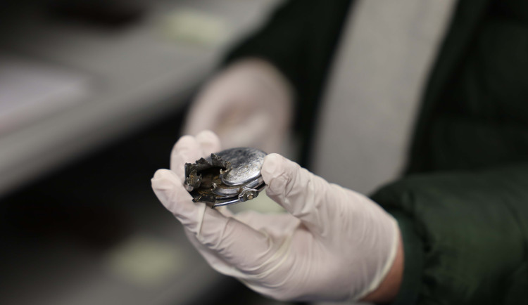 Prostřelené kapesní hodinky