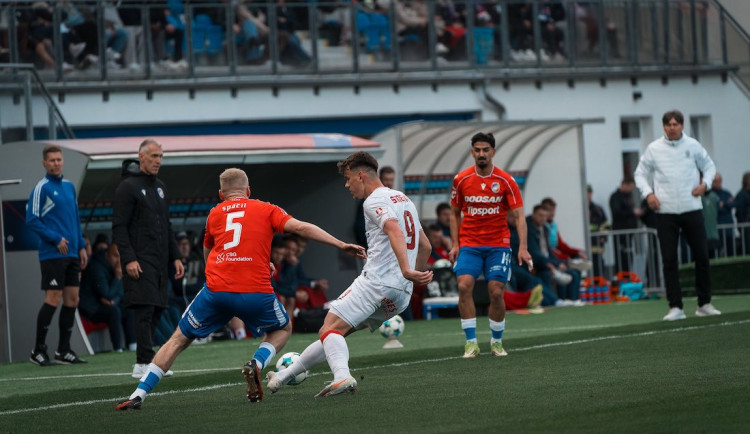 Viktoria podlehla Pardubicím 0:1. Po ruce Doskiho dohrávala v deseti