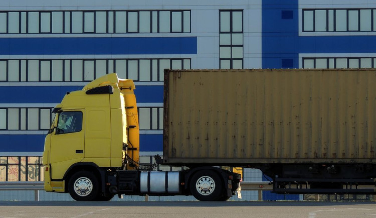 Loupež za 24 milionů. Zloděj si hrál na oběť