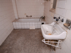 Plzeň začala rekonstrukci domu v Bolzanově ulici. Opraví pět bytů