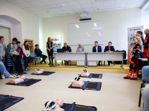 Průkopnická výuka první pomoci, středoškoláci využijí virtuální realitu