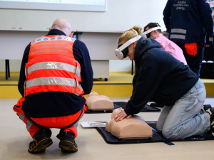 Průkopnická výuka první pomoci, středoškoláci využijí virtuální realitu