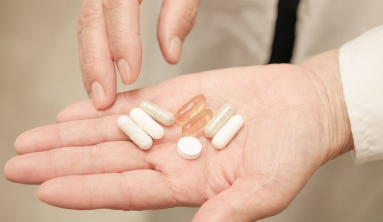 Vitamíny nejsou bonbony. Špatná kombinace doplňků může ovlivnit léky