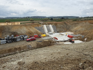 Archeologové zpomalili stavbu obchvatu Přeštic. Hotovo bude o osm měsíců později