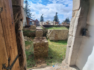 Ikonický šumavský hrad Kašperk obnovuje mosty, staré dřevo nahradí odolnější modřín