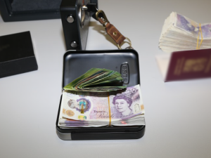 Policisté obvinili dvojici z výroby pervitinu. Na drogové scéně působili dlouhodobě