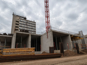 Dvě věže Sisters už vykoukly nad zem, teď porostou o jedno patro za měsíc