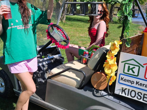 Pivo i jídlo až k vodě. Maturitní projekt studentek testují na přehradě Hracholusky