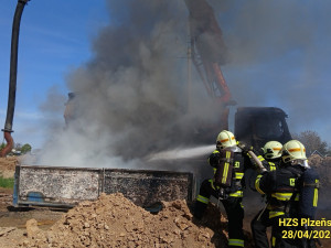 Domíchávač betonu při práci zachvátil požár, škoda přesáhla pět milionů
