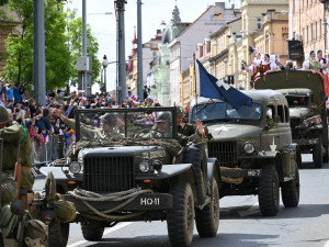 Zákaz parkování i změny v MHD. Slavnosti svobody výrazně ovlivní dopravu ve městě