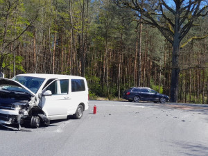 Mladý motorkář bojuje o život po střetu s dodávkou