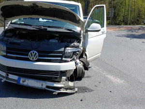Mladý motorkář bojuje o život po střetu s dodávkou