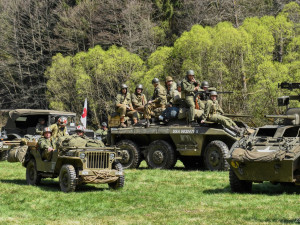 Milovníci vojenské historie se vydali po stopách osvobození, vše zachytili na kameru