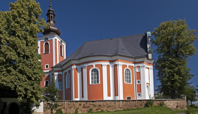 Ukrajinci pomohou s opravou kostelů na Broumovsku. Zdarma, jako poděkování
